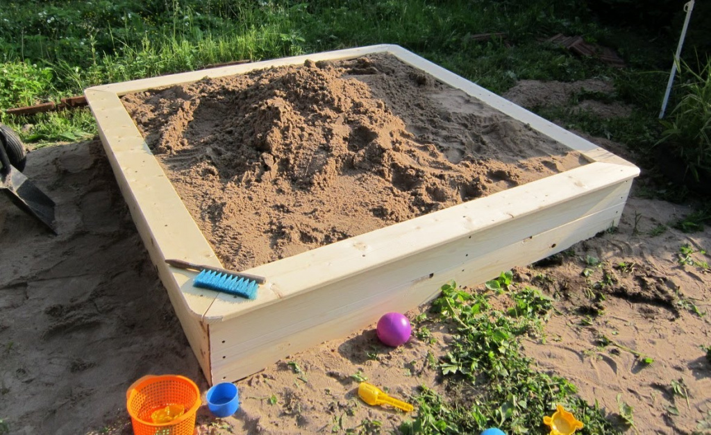 Как самостоятельно сделать песочницу для ребенка на участке: советы по изготовлению